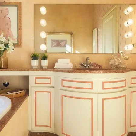 Gaius 8&2, Emma Villa